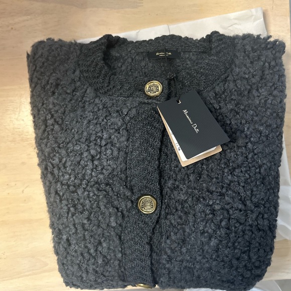 Massimo Dutti Boucle Knit cardigan with buttons. Sold out in stores. Super cozy - Picture 3 of 6